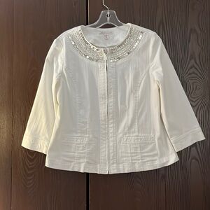 JM Collection 3/4 sleeved white, denim white jacket with designed collar. 12P